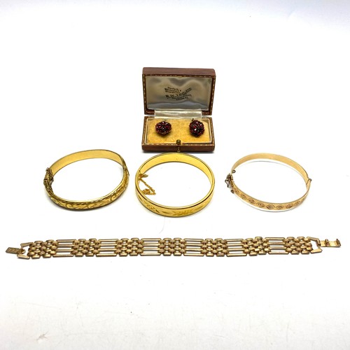 933 - 9ct metal core bangle, 18k RGP and 9ct rolled gold bracelet, 777 gold plated gate bracelet and a pai... 