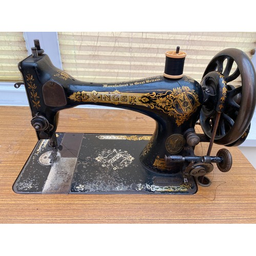 1110 - Singer treadle sewing machine cast iron base