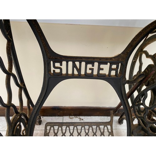 1110 - Singer treadle sewing machine cast iron base