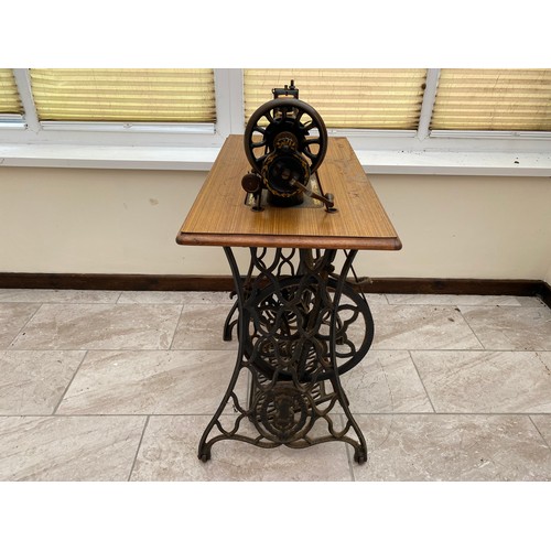 1110 - Singer treadle sewing machine cast iron base