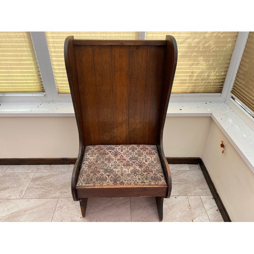 1112 - Vintage single high back settle chair with upholstered base 61cm