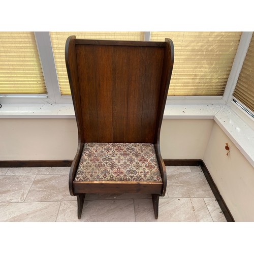 1113 - Vintage single high back settle chair with upholstered base 61cm