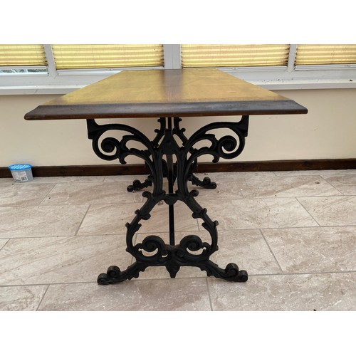 1118 - Pub table with cast iron base 122cm x 61cm