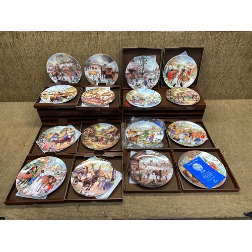 1014A - Two sets of Wedgwood collectible plates in storage boxes by the artists Derek Braithwaite, Tony heri... 