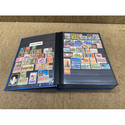 786 - World book of stamps collection in mint condition full, containing 64 pages.