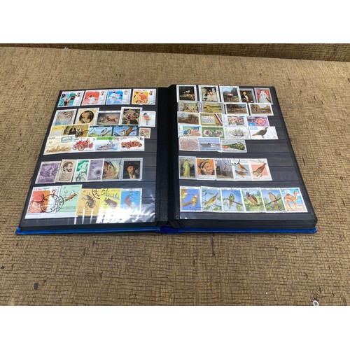 786 - World book of stamps collection in mint condition full, containing 64 pages.