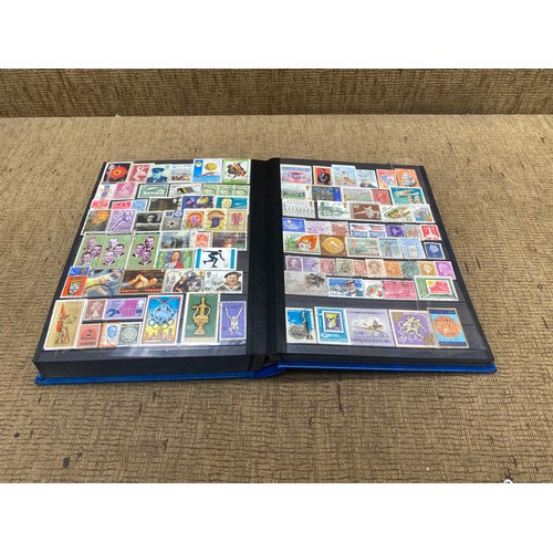 786 - World book of stamps collection in mint condition full, containing 64 pages.