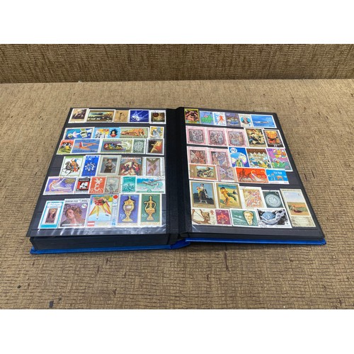 786 - World book of stamps collection in mint condition full, containing 64 pages.