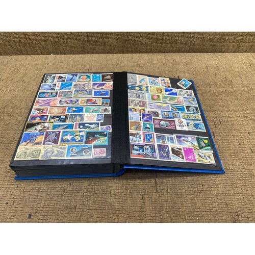 786 - World book of stamps collection in mint condition full, containing 64 pages.