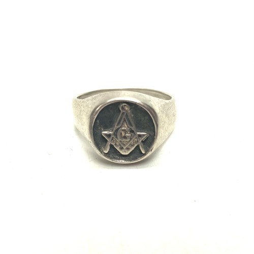 799 - Silver Masonic square and compasses ring size Z.