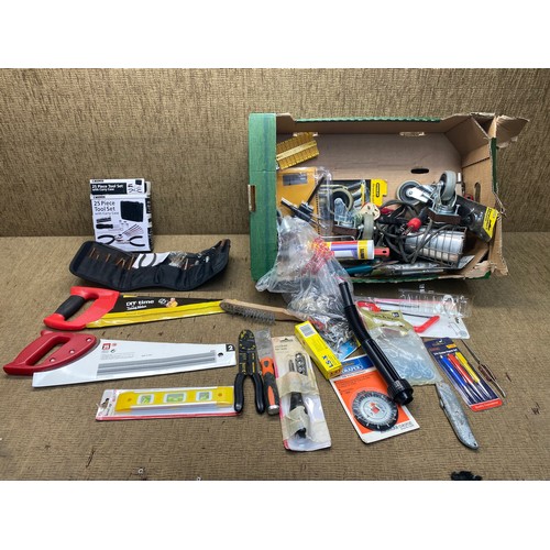 68 - Mixed tool including: 25 piece tool set, saws and hammer.