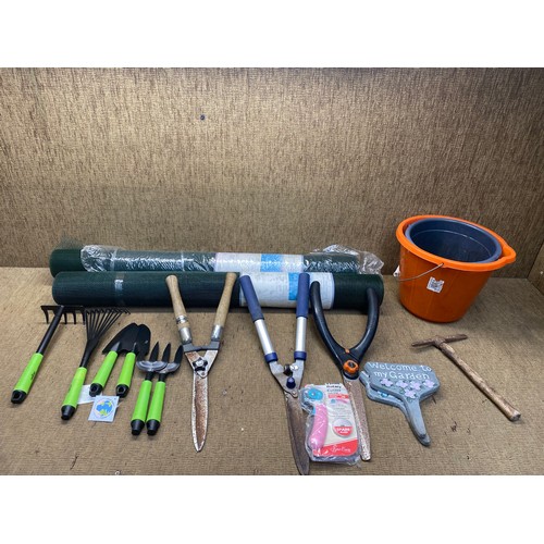 69 - Gardening equipment including: Shears, Mesh PVC screening.