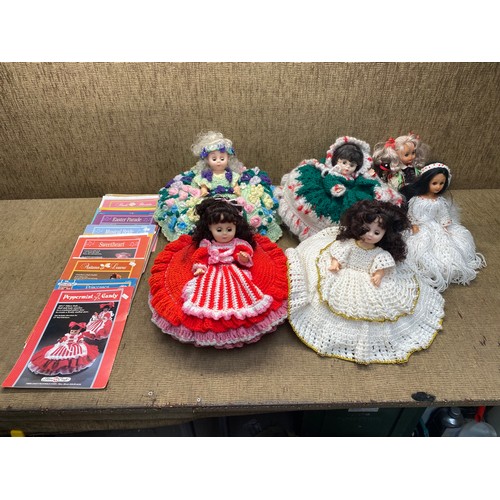 72 - Mixed selection of dolls and doll magazines.