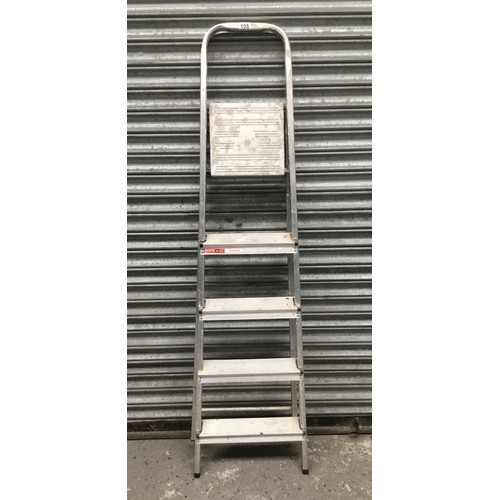 105 - Aluminium step ladder