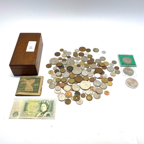 686 - vintage wooden box containing a collection of world coins including sliver.