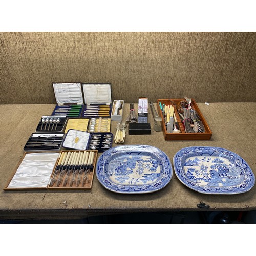 112 - mixed lot of vintage cutlery some boxed mostly sliver plate and a pair of Staffordshire blue and whi... 