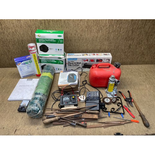 116 - Mixed items including: Tile cutter, bottle jack and petrol can.