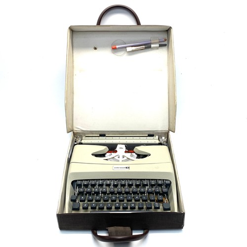 422 - Underwood 18 typewriter .