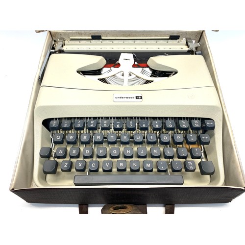 422 - Underwood 18 typewriter .