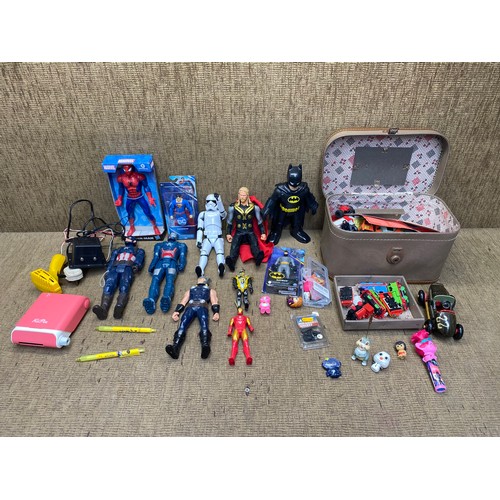 425 - Collection of toys including: Batman, Superman and Spider-Man.