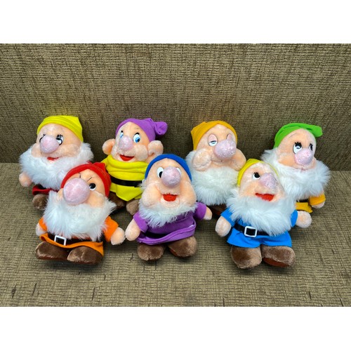 429 - Vintage 1980s 7 dwarves plushies.