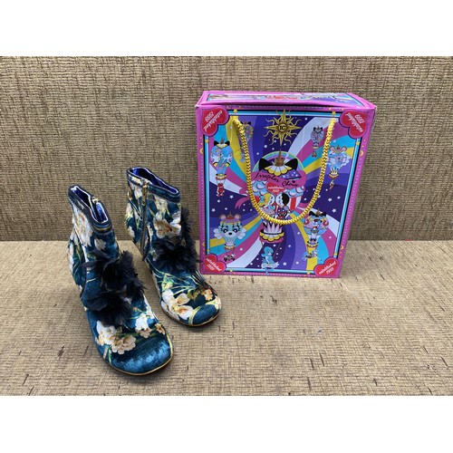 1078 - Irregular Choice Queen velvet green shoes boxed