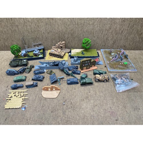 1082 - Corgi accessories including tanks, figures and buildings