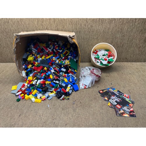 1084 - Large selection of vintage Lego