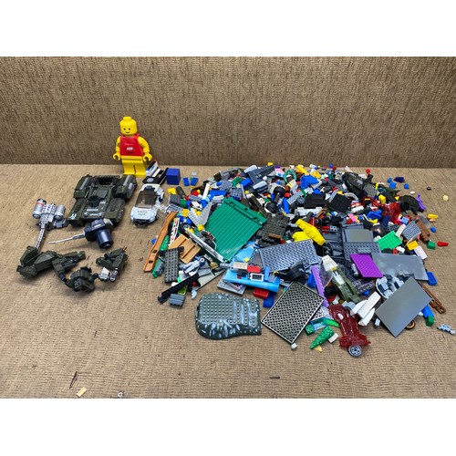 1085 - Large selection of vintage Lego