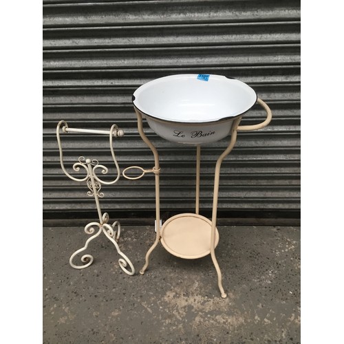 1101 - Vintage wash stand with bowl and a toilet roll holder.