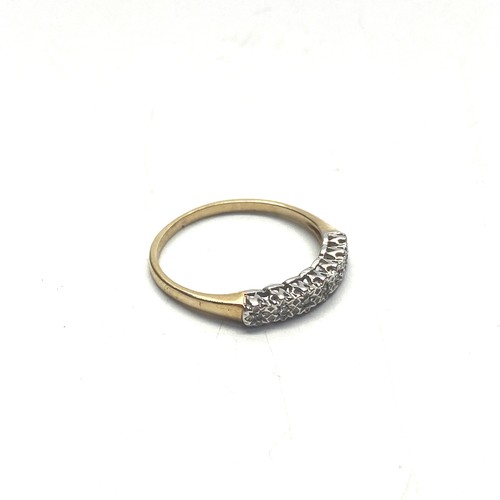 821 - 9ct gold ring, with Diamonds size N, 1.3g