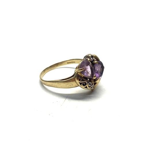 827 - 9ct gold heart ring with two Amethyst stones and a diamond Size O, 2.3g.