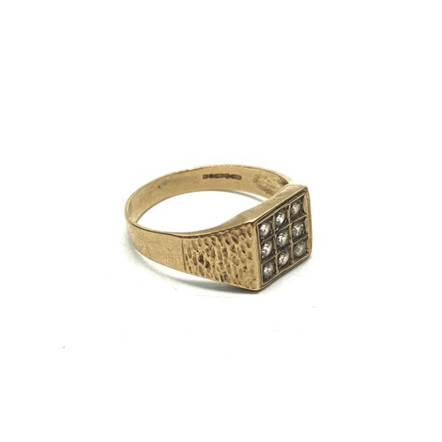 852 - 9ct gold signet ring with CZ stones, Size W. 3.4g