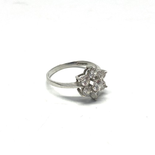 855 - 9ct white gold flower ring with CZ stones, Size O, 2.5g.