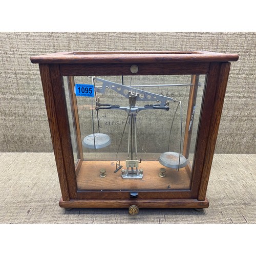 1095 - Philip Harris limited cased laboratory scales.