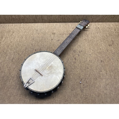 150 - Banjo 4 string,