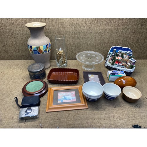 165 - Mixed items including vase, panoramic camera, and kitchen ware.