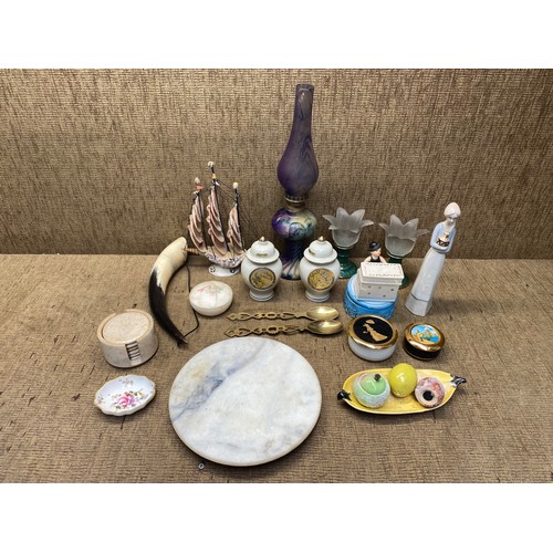 167 - Mixed selection of ceramics and a oil lamp.