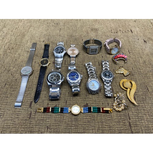 1120 - Mixed selection of watches and 3 brooches.