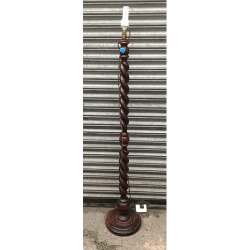 1121 - Wooden upright lamp with barley twist design