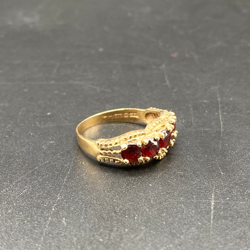 872 - Stunning 9ct rose gold ring with five large garnet stones and impressive mounting. Hallmarks for bot... 