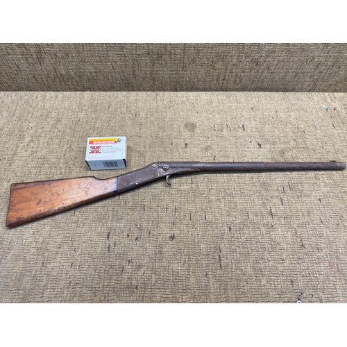 1154 - vintage Cork rifle with a box of 20 drill or display pistol shells.