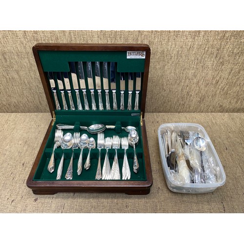 482 - Selection of cutlery including box