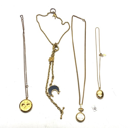 416 - Selection of yellow metal jewellery including: Necklaces and brooches.