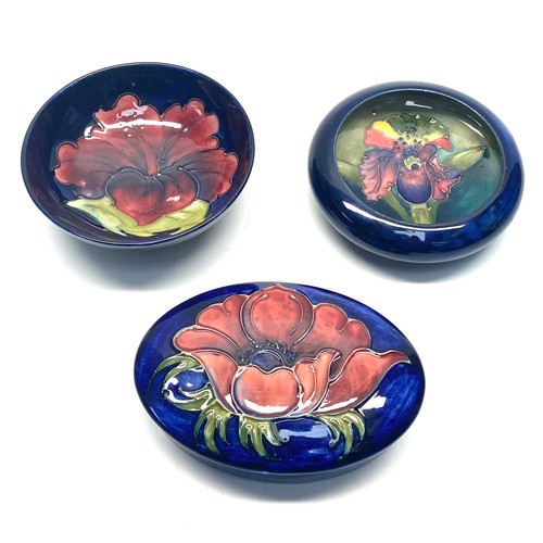 660 - 3 pieces of vintage Moorcroft pottery items including: orchid trinket pin dish, Anemone pattern oval... 