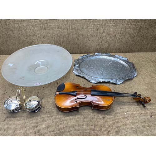 419 - Mixed items including: large frosted glass bowl, violin and a vintage metal serving tray.