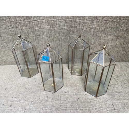 1022 - Set of 4 vintage decorative lanterns; 35cm tall.