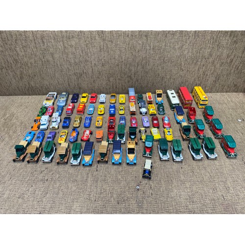 423 - Mixed collection of model vehicles including: Buses and cars.