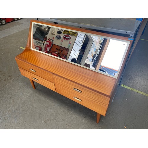 1027 - Mid-century 4 drawer dresser with mirror.