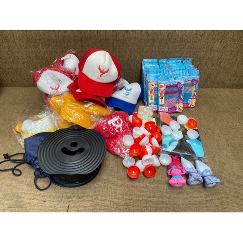 106 - Mixed items including: Pokemon hats, phones cases and pokeballs.